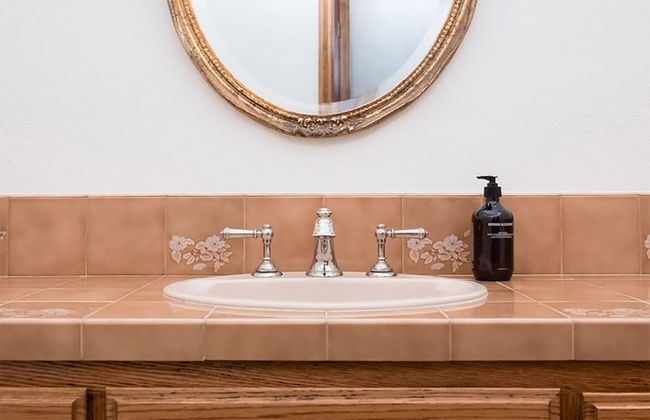 Cathedral by Avantstay Charming Secluded Estate w Sauna Pool Table Views of the Rolling Hills - Foto 40