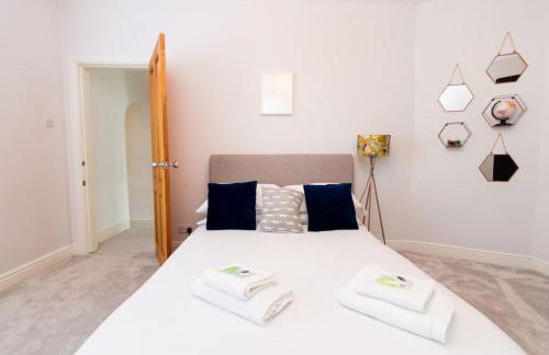 Charming Getaway - 3BR Home in the Heart of Chester - Photo 28