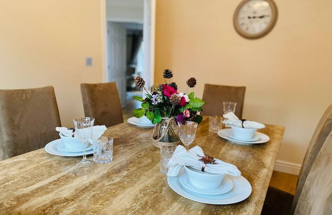 4-bed House With Private Garden in Barnsley! - Photo 18