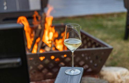 Keuka Wine Trail Vineyard View Farmhouse - Fire Pit & Game Room - Foto 70