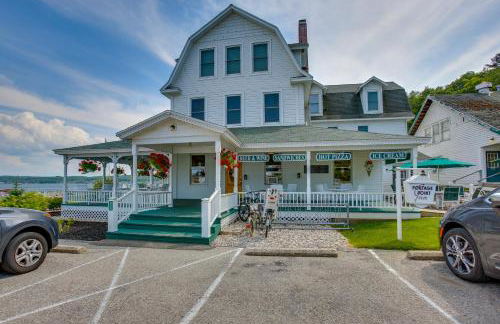 Portage Lake Condo with Deck and Pool Access! - Foto 19