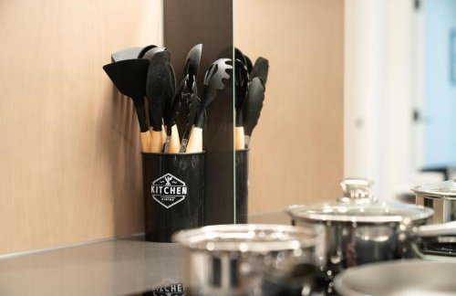 Modern- Battersea Power Station 2-Bed Apartment with Balcony - Foto 43