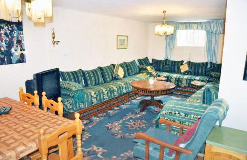 A lovely family villa with heated pool - Photo 24