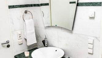 Dreamapartment La Vigna "Stone" Suite mit eigenem Indoorpool & Sauna & Grillhütte - Weil am Rhein - Foto 3