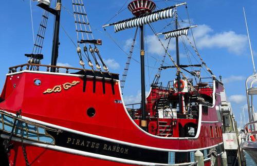 5 min Beaches~Mini Golf~Pool Table~Pets~KING BED + - Foto 51