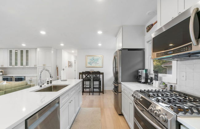 Blue Horizon - Photo 1