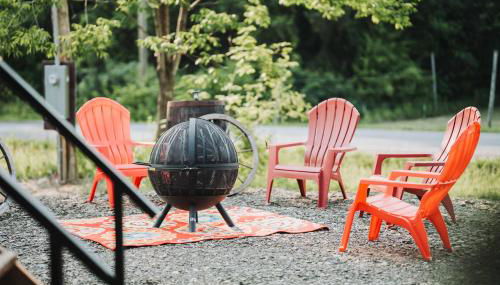 Heated & AC Full Bathroom Covered Wagon - Photo 3