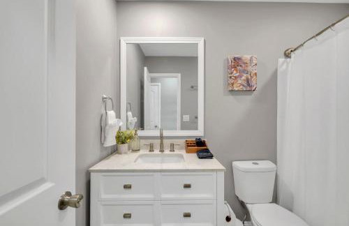 Magnolia - Family-Friendly Comforts, TVs, Grill & Just Steps to the Beach! - Foto 13