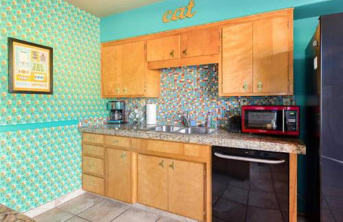 Mid century modern condo near Old Town, pool & BBQ - Foto 6