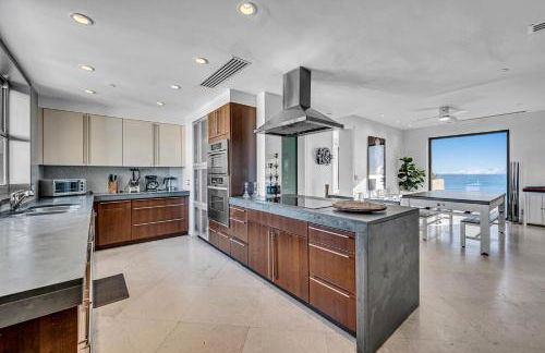 Crown Jewel of Ocean Drive- 2 story Penthouse, 4 Bedrooms & Private rooftop spa - Foto 57