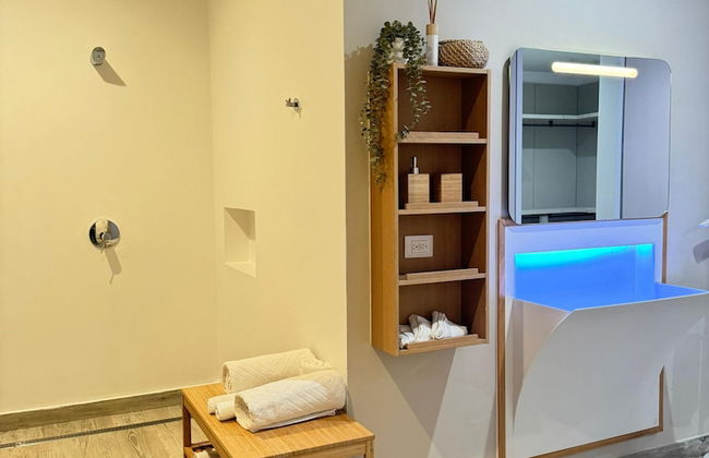 Spacious Villa w Pool Garden Views - Photo 37