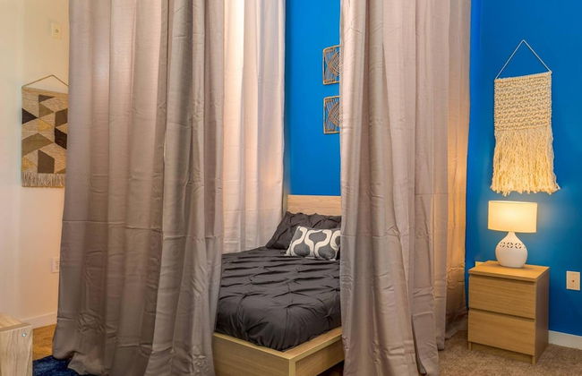 Vibrant 2-Story Apartment with Apple TV - Foto 6