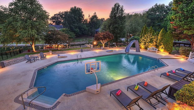 Lakefront Home w Pool, Dock, Fire Pit & Game Room Sip, Sip Away by Avantstay - Foto 2, Interior