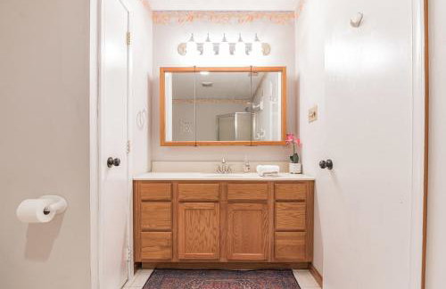 Serene single story, Grill, Fire Pit, fenced yard and Pet friendly stay - Foto 25