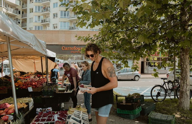 Chic Metro-side Apartment - Photo 17