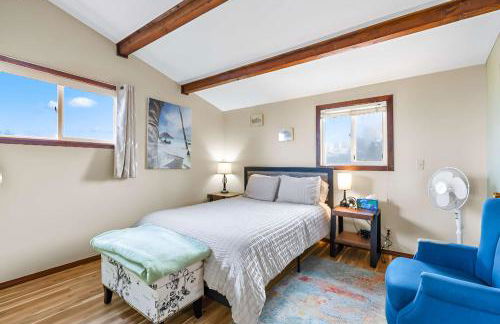 2nd story 1 bed apt #3 with kitchenette and a sweeping view of Birch Bay - Foto 14