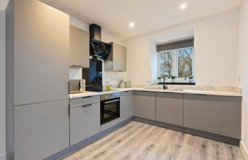 Stylish Two Bedroom Apartment - Secure Parking & Balcony 9MC - Photo 11