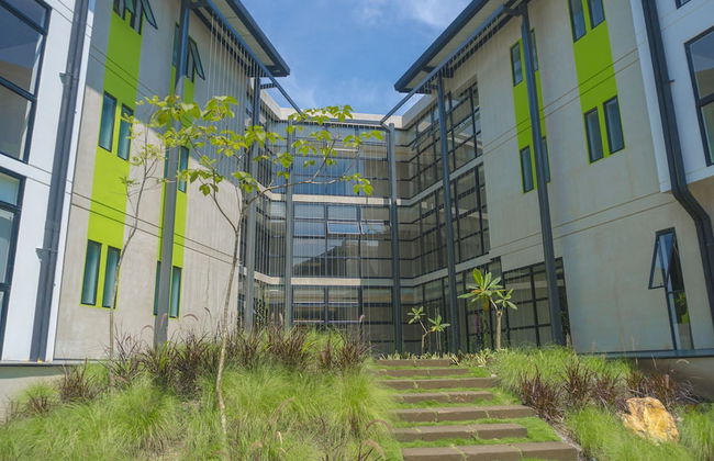 BEE Suites Santa Ana - Foto 54