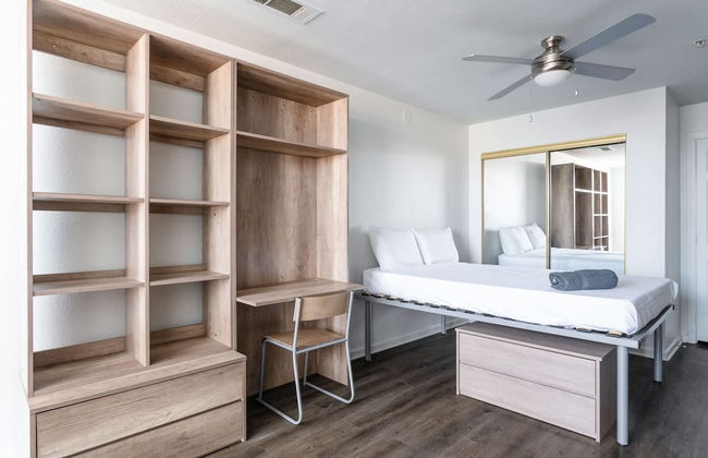 Modern Condo With Pool, Gym, Workspaces & BBQ - Foto 15