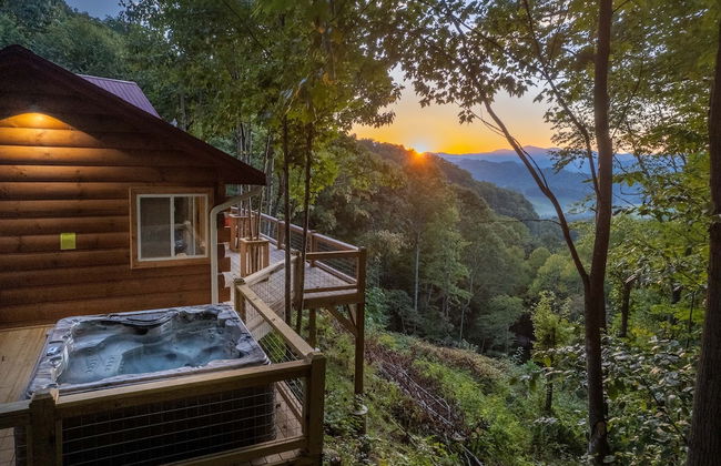 Stunning 2BR Cabin with Mountain Views - Foto 20