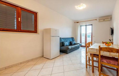 1 Bedroom Gorgeous Apartment In Kustici - Foto 4