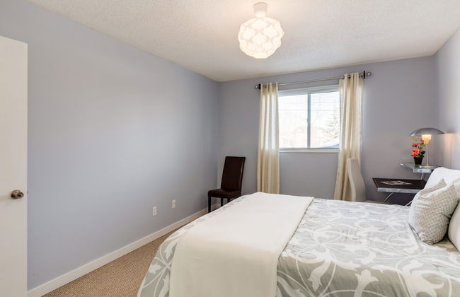 Superb 3BR mins to DT SAIT - Foto 3