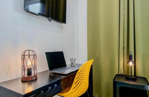 3bd-Rooftop Movie Theater-BBQ-Retro Music Theme-Downtown 8mins - Photo 30