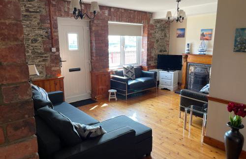 Lovely apartment overlooking the harbour and bay - Photo 4