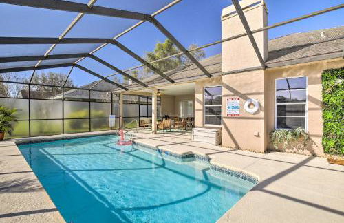Bright and Sunny Riverview Oasis with Pool and Pond - Foto 29