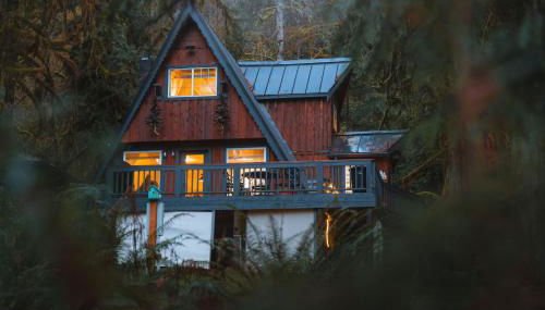 Secluded Forest Cabin with Hot Tub and Private Waterfall - Foto 1