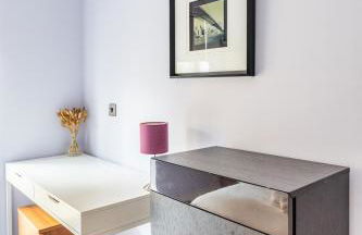 King beds apartment with en-suite, private balcony and elevator by iconic Portobello Market - Foto 22