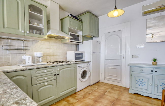 Apartment With Furnished Terrace - Photo 10