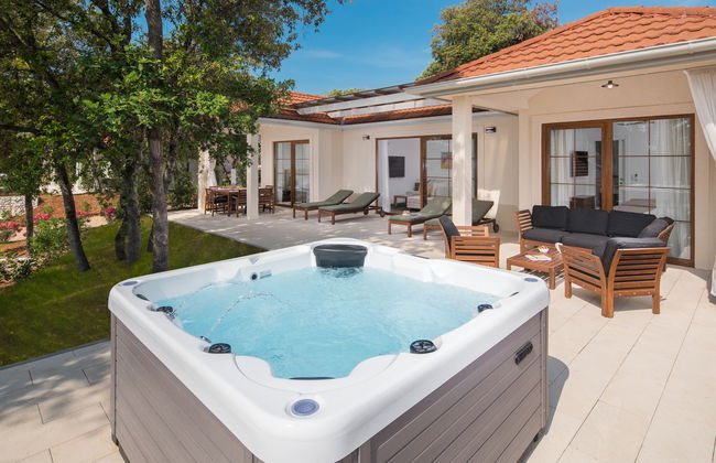 Luxury Bay Villa with private hot tub - Foto 46