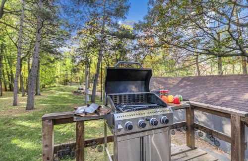 Renovated Lake Cabin with Fire Pit and Kayaks - Photo 5