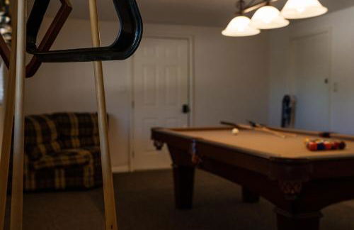 Lazy Squirrel - Cozy Family House with Full Game Room - Foto 55