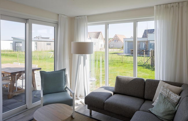 Bungalow at Nieuwvliet Bad Beach Resort - Photo 5