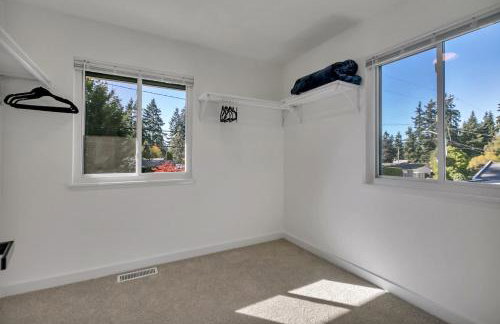 Stylish Bellevue Retreat - Photo 19