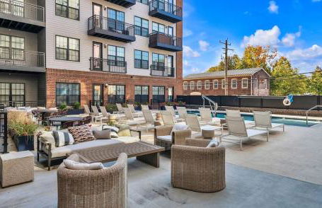 Two Story Penthouse, 2 Bedrooms with 2 and a half bathrooms, 2 Balconies, Skyline View, Pool - Foto 39