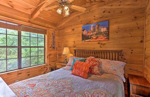 Quaint Log Cabin with Views Near West Jefferson - Foto 14