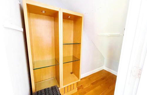 Modern Home off I-95 Perfect for Families & Business Stay with Ample Parking - Foto 11