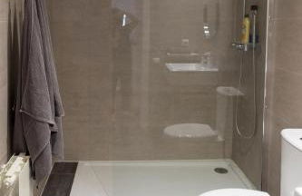 Central Apartment - Photo 16