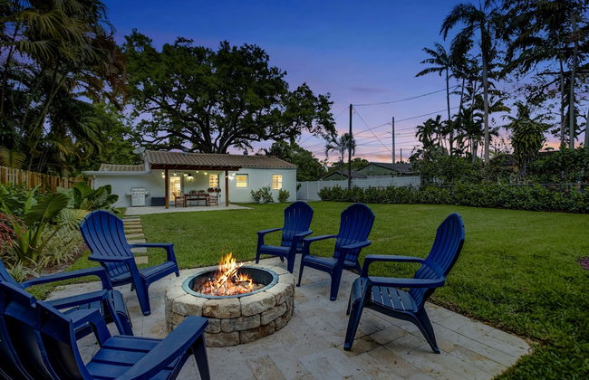 Madrina's Cozy 3BR-1BA Spacious Backyard - Foto 1