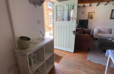 Annex at Southfields in idyllic Hampshire village - Photo 24