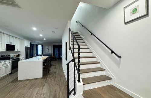 LUX Spacious Townhouse 4BR in DC - Photo 3