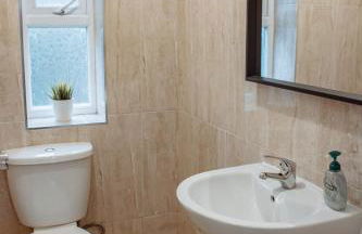 Spacious & Modern 8-Bed Home - Sleeps 13 - Parking - Foto 64