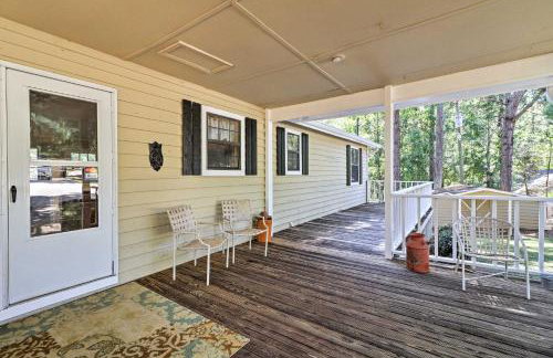 Lakefront Cottage with Private Hot Tub! - Foto 31