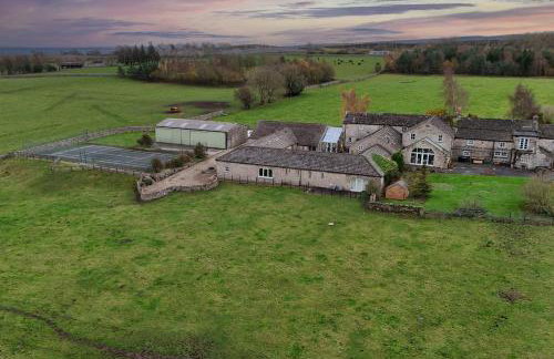 Luxury Barn - Hot Tub, Views, Stunning Location! - Pass the Keys - Photo 40