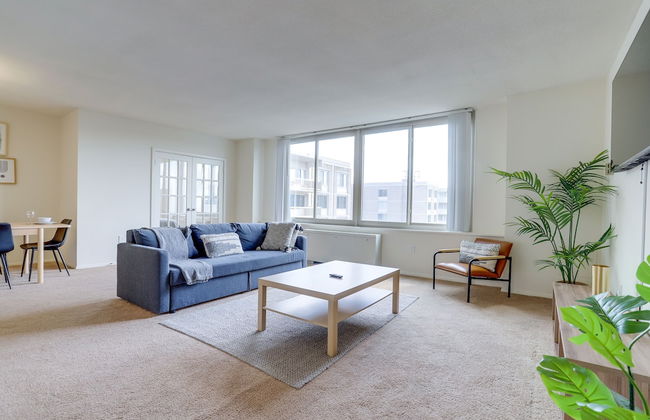 Arlington Stay with Easy Metro and Business Access - Photo 37