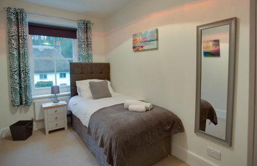 Luxury Large Five Bedroom Family House Sleeps 10 - Photo 31