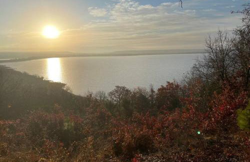 Lakehouse Getaway with Beautiful Views - Foto 10